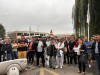 Cu un război la graniţă, lucrătorii de la societatea care produce armament au ieşit în faţa fabricii pentru a-şi cere salariile