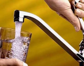 Apă cu minerale, la robinetele brașovenilor. Compania Apa Brașov a precizat că apa furnizată conține calciu, magneziu și fier