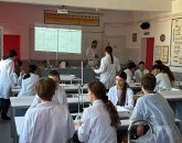 Ştiinţă la superlativ, în vacanţa de vară: 28 de meşotişti învaţă cercetare la nivel universitar încă de la liceu