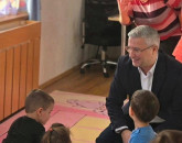 Familiile care nu au prins loc în creșele din Brașov, așteptați să depună dosarul pentru sprijinul financiar de 850 de lei. Pentru 680 de locuri libere în creșe s-au depus 1.300 de dosare