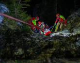Doi turişti, coborâţi de pe munte de salvamontişti, după ce le-a fost acordat primul ajutor