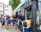 Autobuze de navetă Sfântu Gheorghe - Aerogara Braşov. Acum e mai scump decât biletul de avion până în Italia sau Ungaria