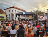 De ce nu cumpără Primăria Braşov o scenă pentru spectacolele instituţiilor de cultură