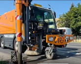 Gurile de canalizare de pe strada 13 Decembrie din Braşov, curăţate de Compania Apa