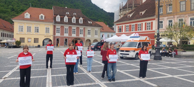Crucea Roşie Braşov vrea să pregătească 40 de voluntari pentru un viitor „nucleu local de intervenţie comunitară”