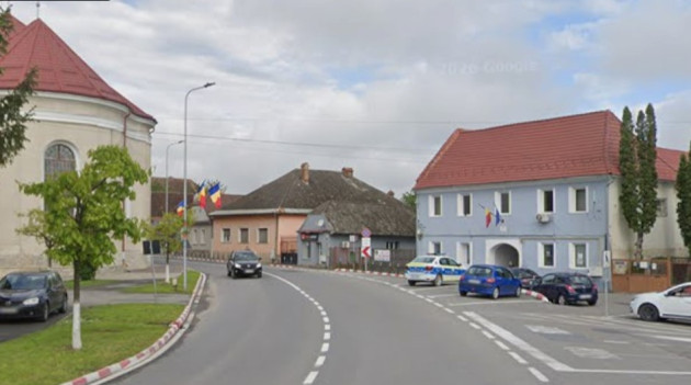 Săcele: Vecinii i-au distrus casa