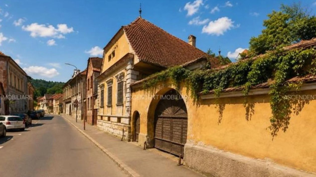 O „bijuterie” din Șcheii Brașovului, de vânzare. Cer 360.000 de euro pe casa unei fiice a domnitorului Brâncoveanu