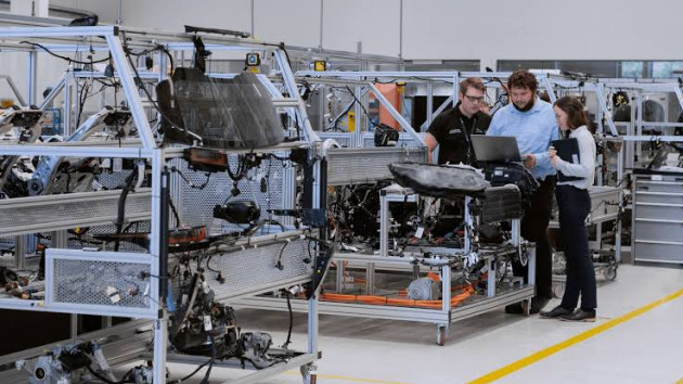 Industria prelucrătoare, minus 3% la noi comenzi