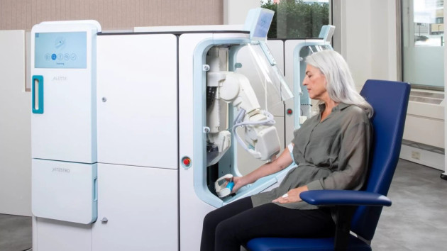 În SUA a fost autorizat robotul care recoltează singur sânge de la pacienţi