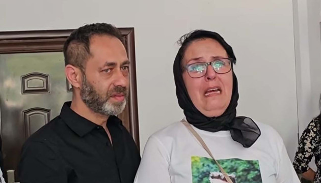 „Eu am trăit cu impresia că se va face dreptate”. Înmormântare cu acuzaţii, familia tânărului ucis la Braşov, revoltată că şoferul a fost lăsat în libertate 