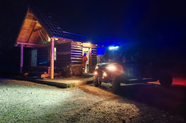 S-a rătăcit în munţi... până a rămas fără benzină