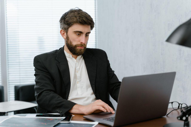 Al doilea credit nu înseamnă automat două rate: când refinanțarea poate simplifica bugetul
