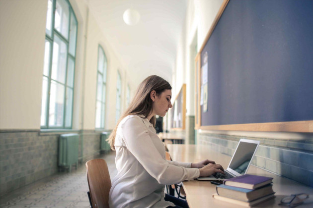 Laptop gaming la facultate: unde începe compromisul real dintre putere și portabilitate
