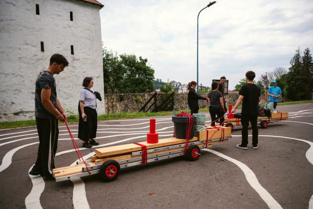 Mobilierul urban creat de elevii din Braşov va fi montat la Cetatea Braşovului