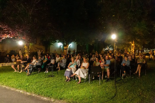 O vară „dramatic” de frumoasă: „Poezia de la Miezul Nopţii” revine