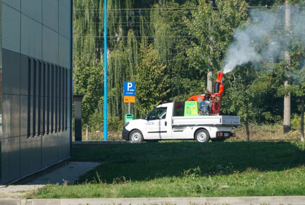 INFORMAREA POPULAŢIEI: Dezinsecţie, combatere ţânţari şi căpuşe pe domeniul public şi privat; larvicidare lucii de apă; tratamente fitosanitare pentru combatere boli şi dăunători la arbori, trandafiri şi buxus
