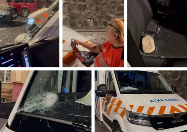 „Fură copii”: Ambulanţă atacată cu topoarele, după un zvon pe TikTok  