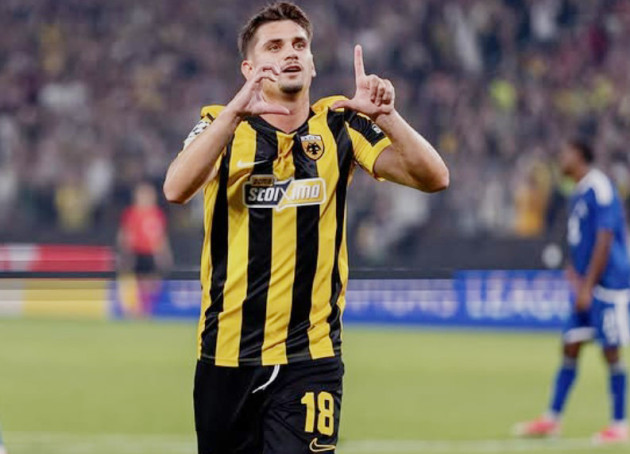 
Răzvan Marin s-a calificat cu AEK Atena în Liga Campionilor
