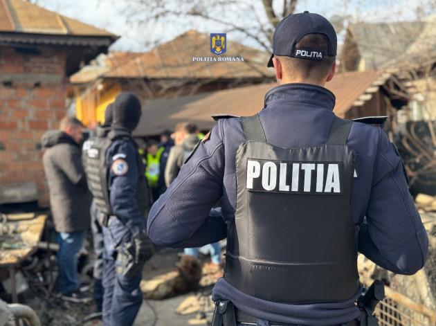 Poliţia printre romi: razie de „descurajare” în Gârcini şi Electroprecizia 