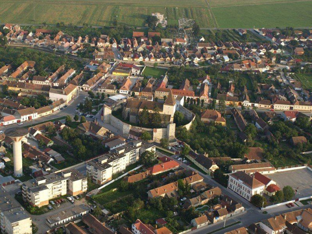 Ghimbavul scapă de ruşinea unui oraş fără lăcaş de cultură
