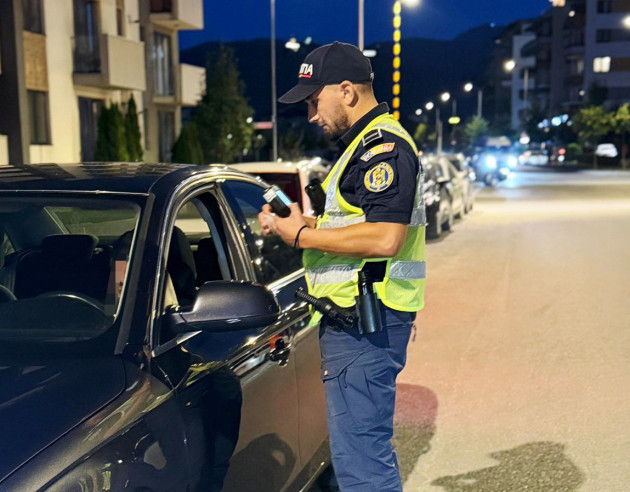 Două nopţi, 1.800 de şoferi testaţi, 20 lăsaţi pietoni şi 4 „fericiţi” cu dosare penale 