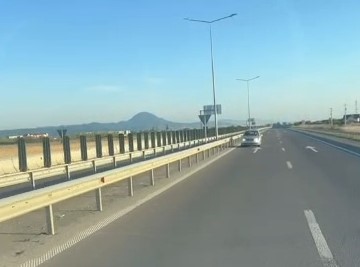 Bătrâna doamnă, pe sens opus. A făcut „savoare” pe facebook, dar IPJ a considerat că e timpul de un test pentru toţi: ce faci dacă intri pe sens opus pe autostradă?