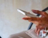 Face ID sub ecran: tehnologia care a durut ani să ajungă pe seria iPhone 18, explicată pas cu pas

