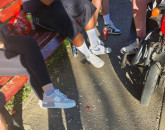 Scuipau în faţa şcolii: 200 de lei şi o mătură