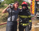 Sar în flăcări și-n timpul liber