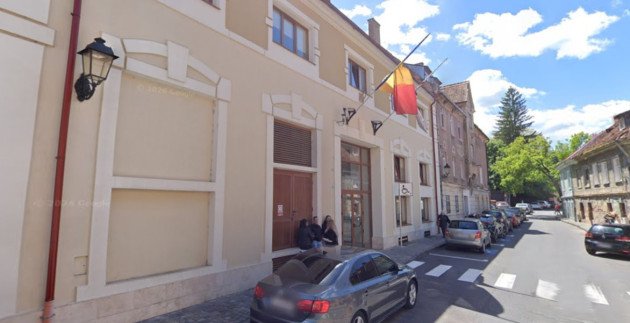 Se răzbună cu examen de 10 ore: În prag de deschidere de an universitar, studenţii din Braşov acuză un profesor de abuz de putere, hărţuire cu conotaţii sexuale, discriminare şi intimidare