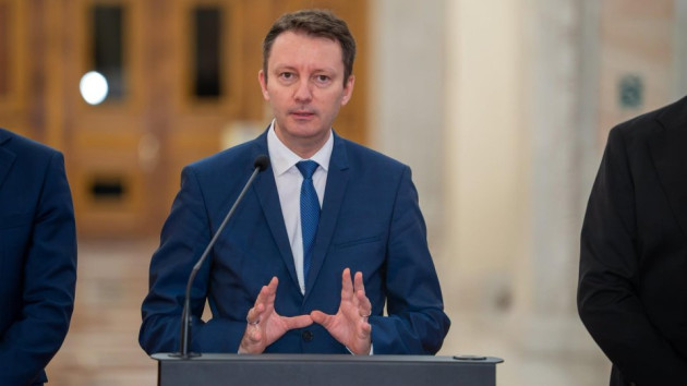 „Poate că ei citesc o altă Constituţie”