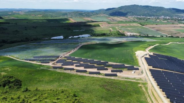 Israelul investeşte masiv în energie solară. Doar la Braşov, au conectat la reţeaua naţională un sistem de stocare de 70 MW  