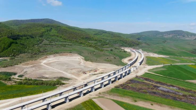 Statul s-a împrumutat cu 630 de milioane de euro pentru linia CFR Brașov - Sighișoara