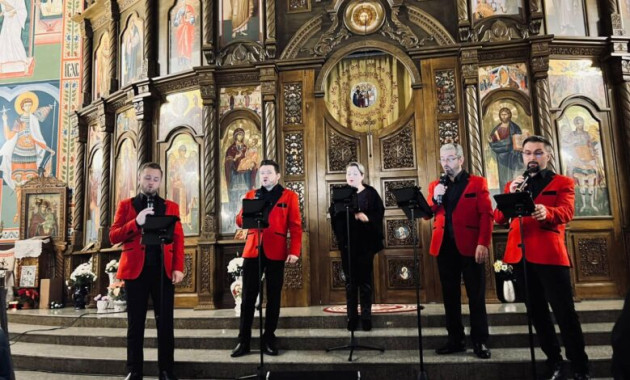 Anatoly, a capella, la mall