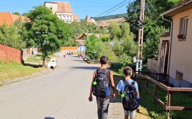 Începe şcoala: La Braşov, în două schimburi la multe şcoli, cu reorganizare de reţea şi câteva necunoscute