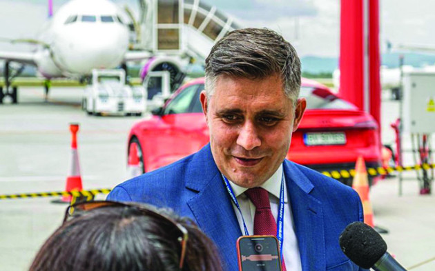 De ce a fost nevoie de încă un director la Aeroportul Braşov  