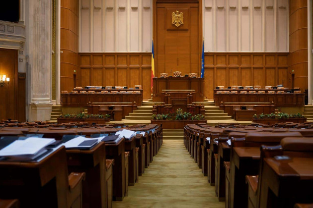 Guvernul Mureşan intră miercuri la vot