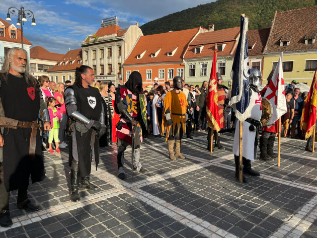 Trei zile medievale în Braşov. Cu Sarmalele Reci, Direcţia 5, Trei Parale