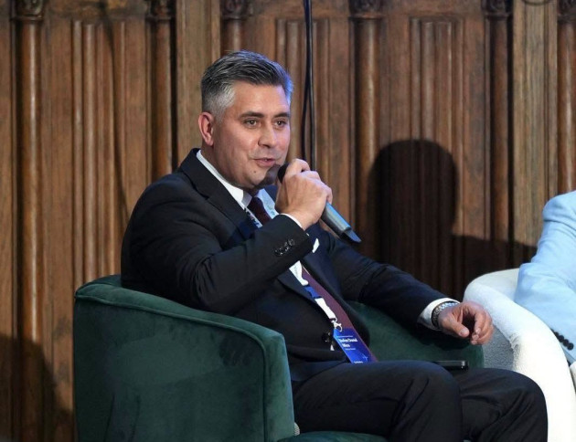 Aeroportul Braşov a semnat contractul pentru energia solară: 3 megawaţi putere maximă, 6 megawaţi capacitate de stocare