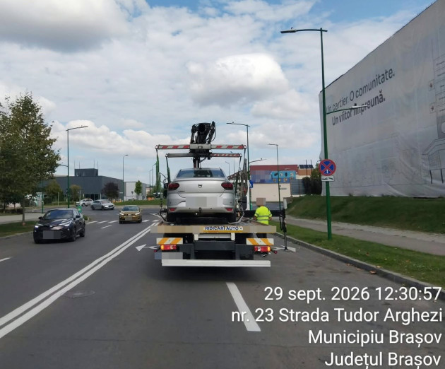 Ședință cu Poliția Locală în Tractorul: multe reclamații cu mașini parcate neregulamentar