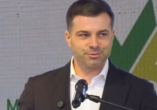 4 luni fără salariu