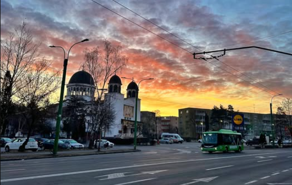 A dat și el, a dat și ea. Scandal într-un bloc din Brașov: Salvări, Poliție, ambii soți au fost duși la spital