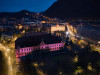 Sediul Primăriei și inscripția „Brașov” de pe Tâmpa, iluminate în culoarea luptei împotriva cancerului la sân. În campanie sunt implicate orașe mari din România, dar și capitala Republicii Moldova