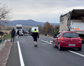 O decizie proastă pe DN 1: Să se „strecoare” printre TIR-uri