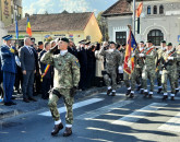 Duminică, între orele 11.35 - 11.55: Paradă, nicio mașină nu mai intră în Piața Unirii din Brașov