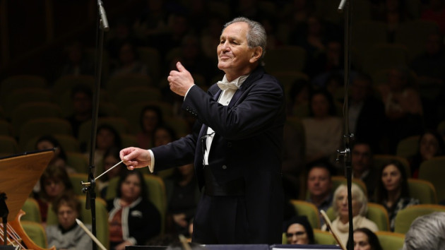 Brașoveanul Cristian Mandeal deschide stagiunea 98 a Orchestrei Naționale Radio
