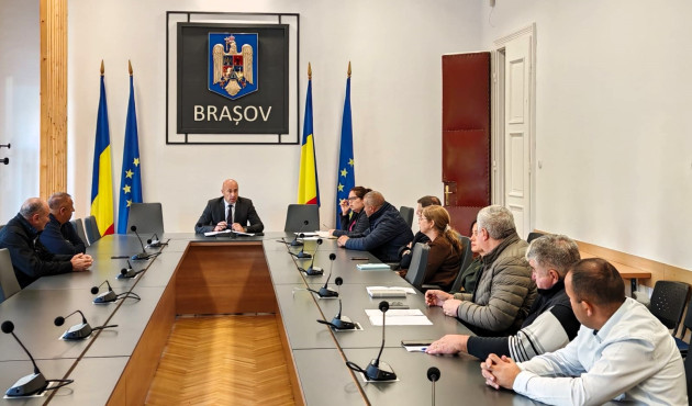 Prefectura Brașov le-a reamintit primarilor din județ cum pot gestiona problema urșilor agresivi. Discuția cu edilii a avut loc după tragedia de la Hoghiz