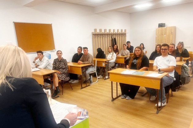 „Dacă avem nevoie de un meşter, trebuie să sunăm un prieten”
