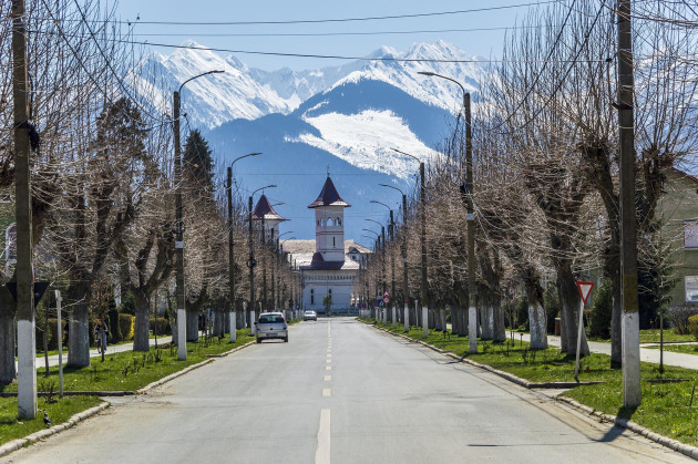 Victoria: O tot pândea, i-a luat la bătaie pe stradă actualul iubit