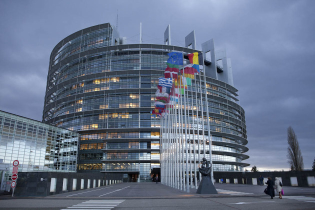 Europarlamentarii români, chemaţi să facă front comun pentru programele dedicate seniorilor